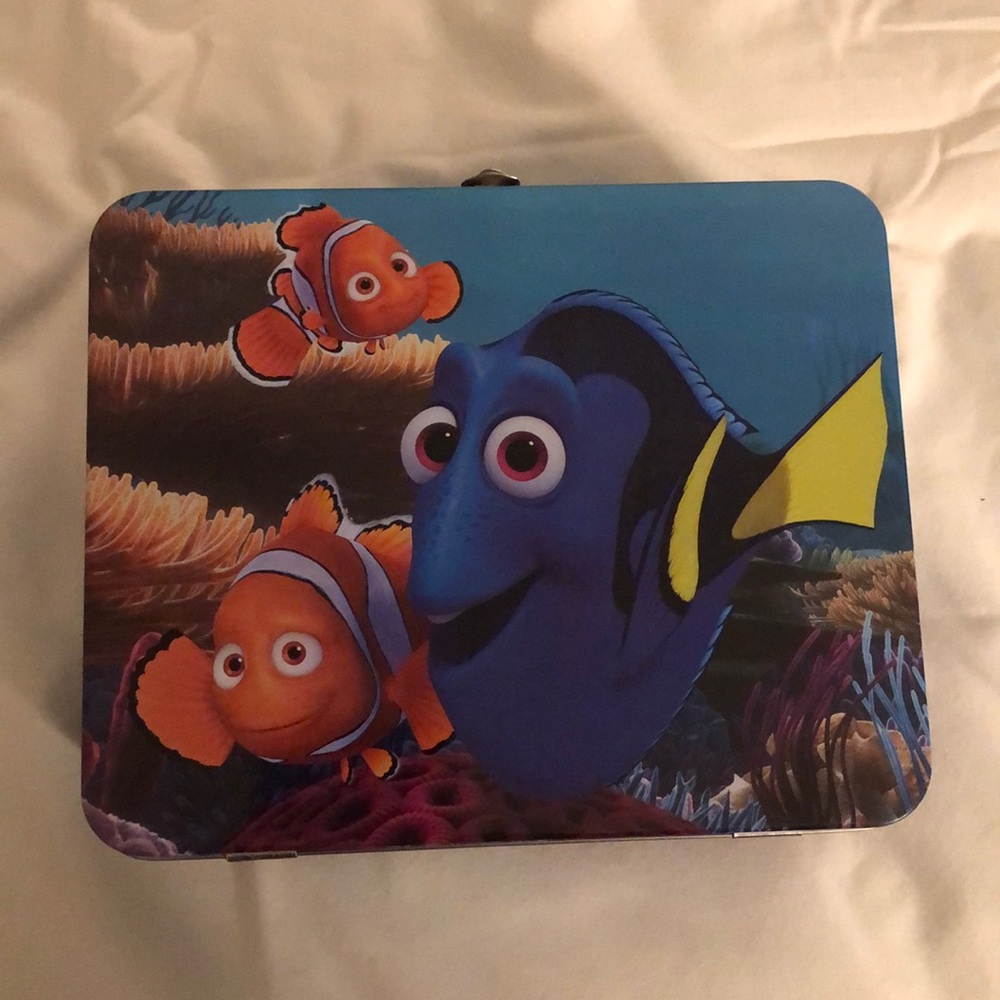 Finding Nemo lunch box and puzzle